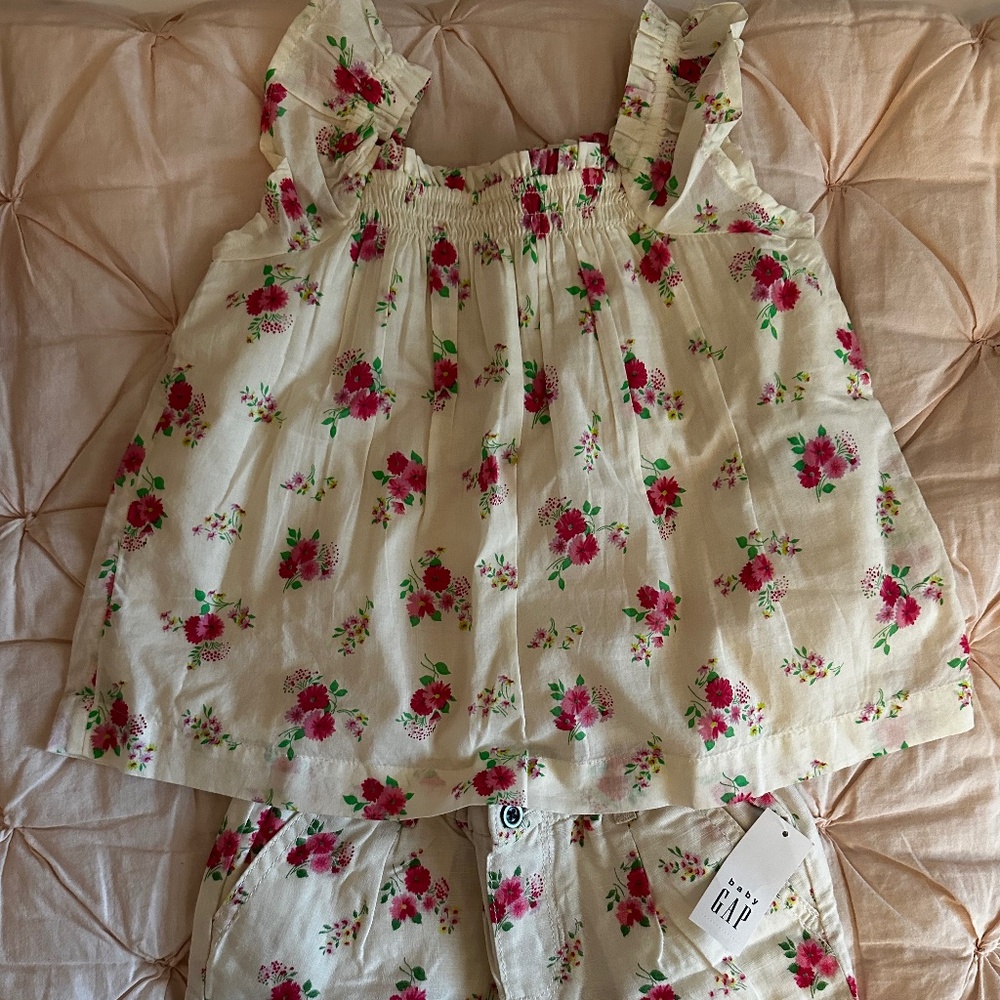 BNWT Baby Gap - 2 piece Floral Cotton Tank & Shorts Set